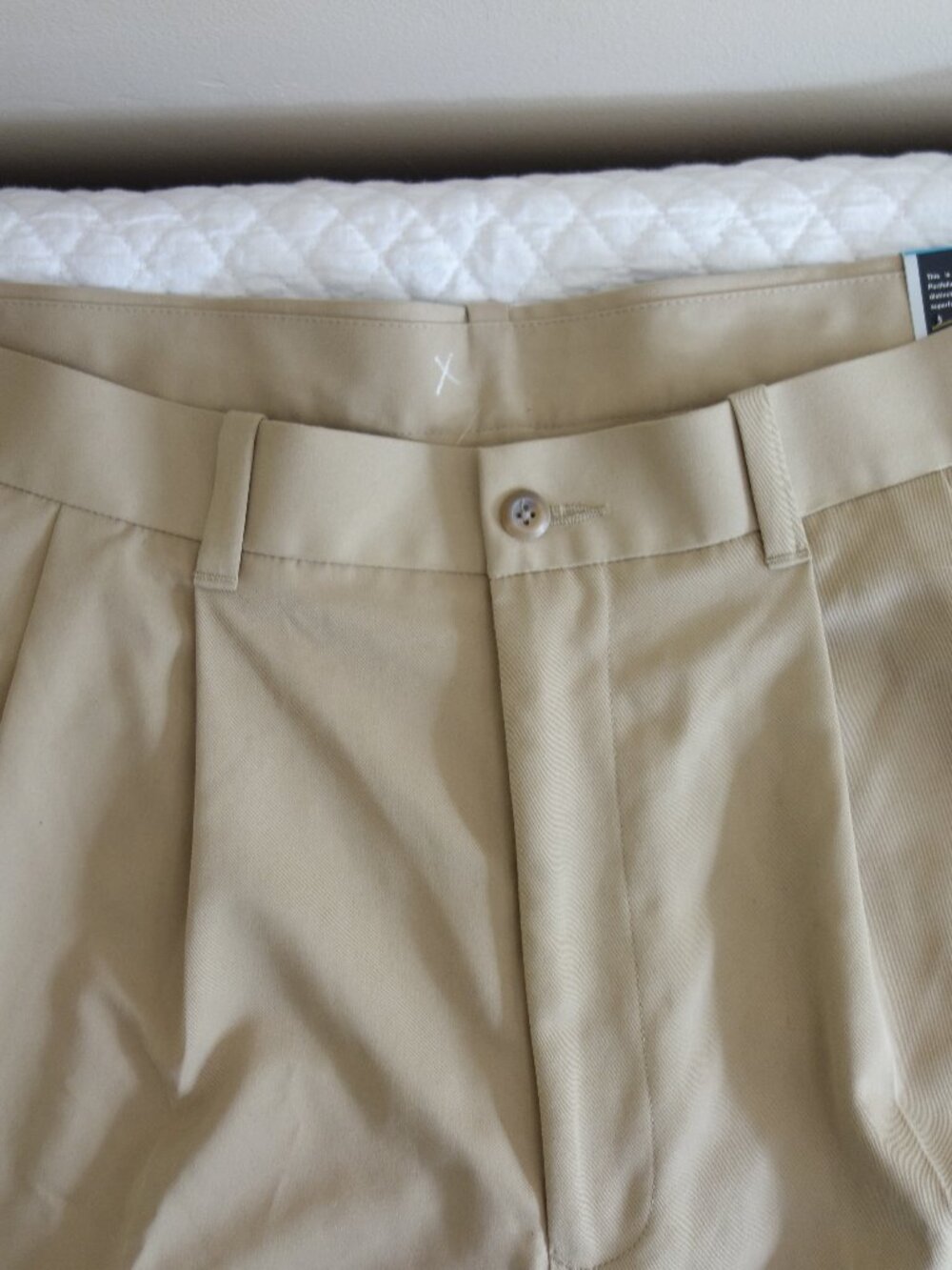 NWT PERRY ELLIS Portfolio Khaki Pleated Shorts #952844 – Mens 36